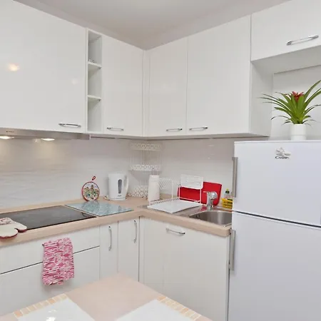 Blue Promenade Apartment